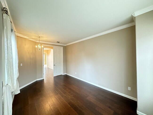 Building Photo - Large 4 Bedroom House in Hiddenbrook Commu...