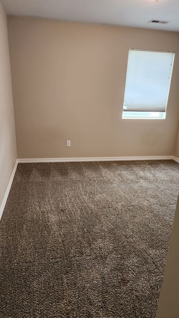 Building Photo - 3 bedroom 2.5 Bath house near Park Orchard...