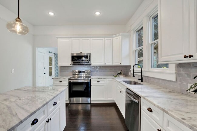 Building Photo - Thomas Square Home