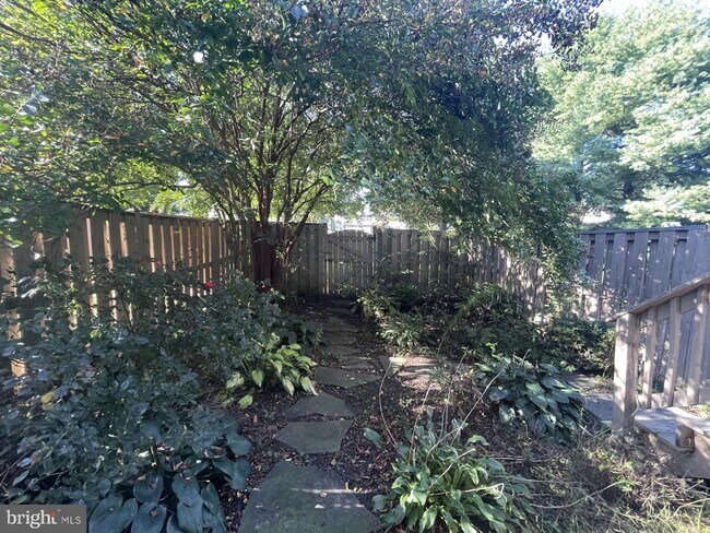 Building Photo - 4002 Fountain Bridge Ct