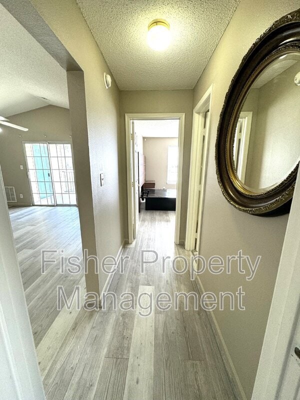 Building Photo - 830 Brassie Ln