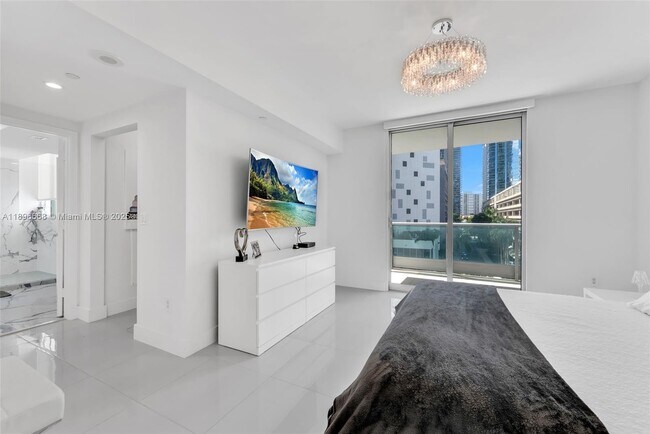 Building Photo - 1331 Brickell Bay Dr