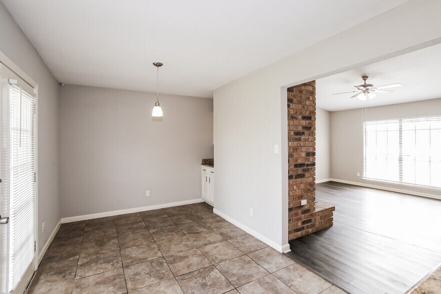 Building Photo - 2109 Kings Rd
