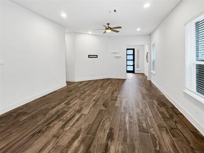 Building Photo - 1304 Westborough Ln