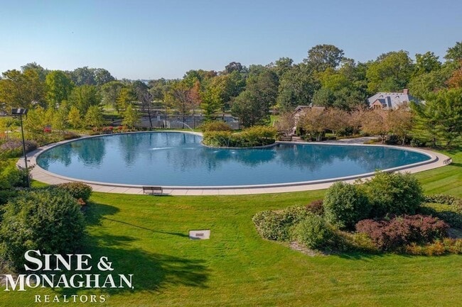 Building Photo - 744 Trombley Rd