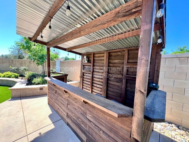 Building Photo - 2038 N Perry Ln