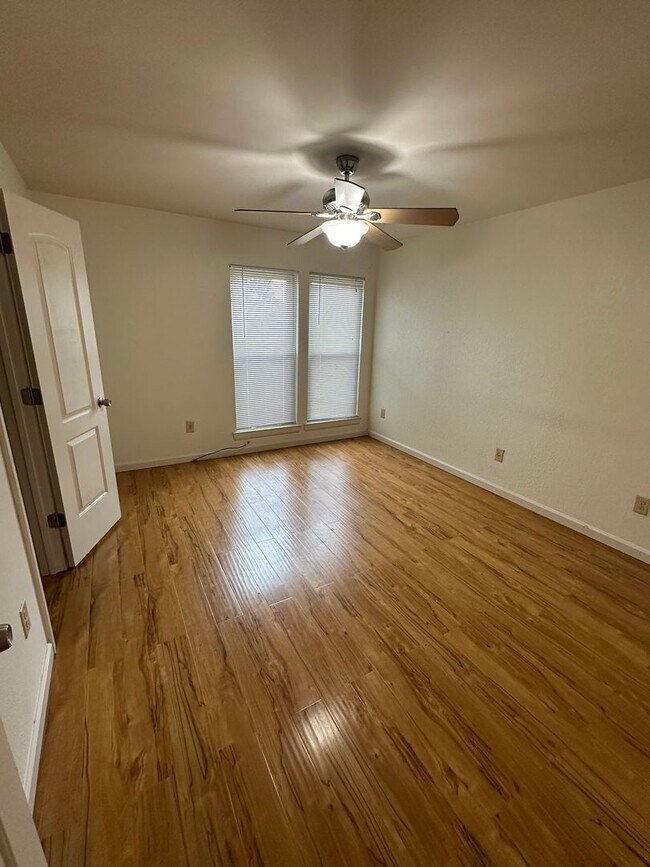 Building Photo - 1BD/1BA Condo located on the Germantown/Me...