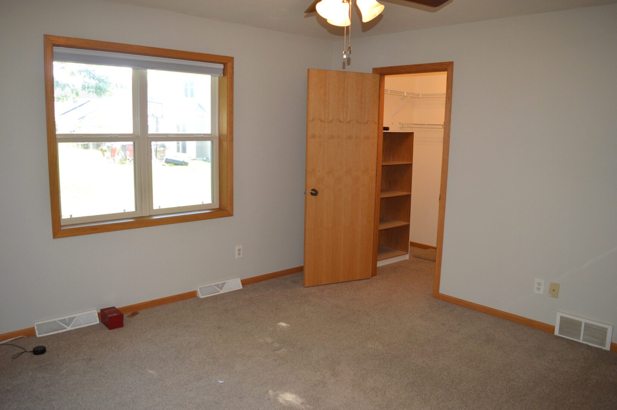 Building Photo - 715 Ariel Ln
