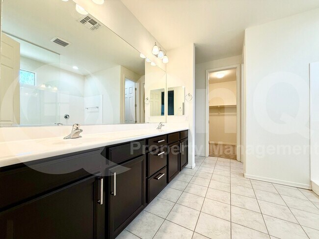 Building Photo - 735 W Derringer Way