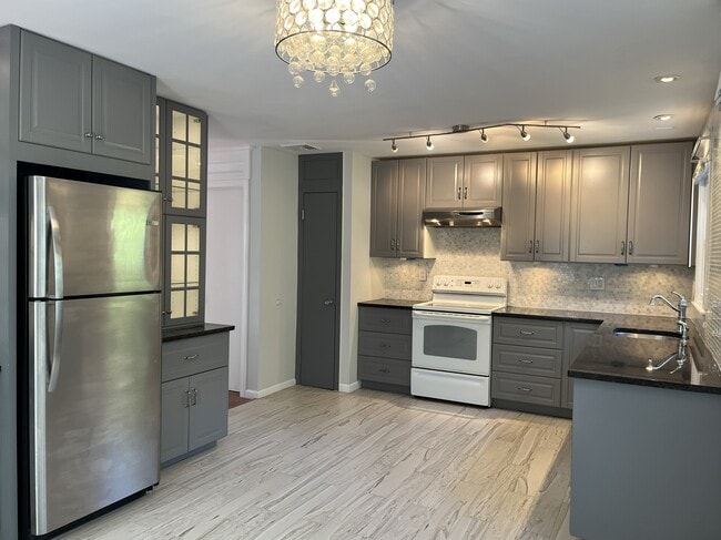 Building Photo - 21 Jones Ct