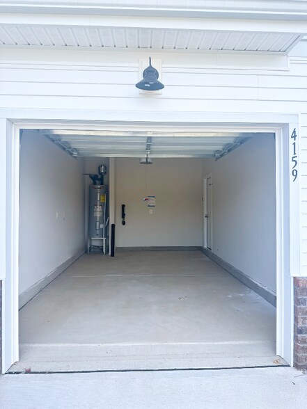 Building Photo - 4159 Smt Wds Dr