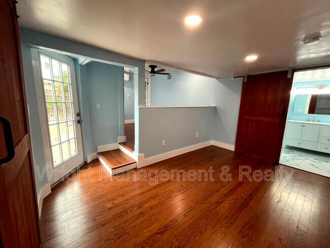 Building Photo - 1215 N Garden Ave