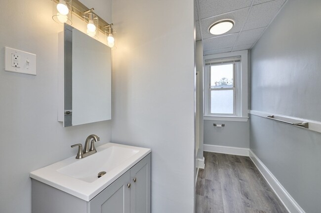 Building Photo - 44 Park St