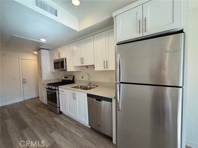 Building Photo - 1025 S Berendo St