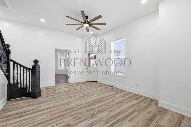 Building Photo - Contemporary 4bed/3bath with Private Yard