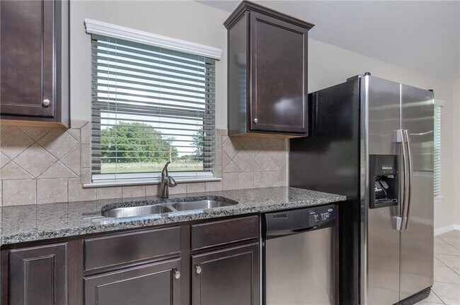 Building Photo - 504 Tascate St