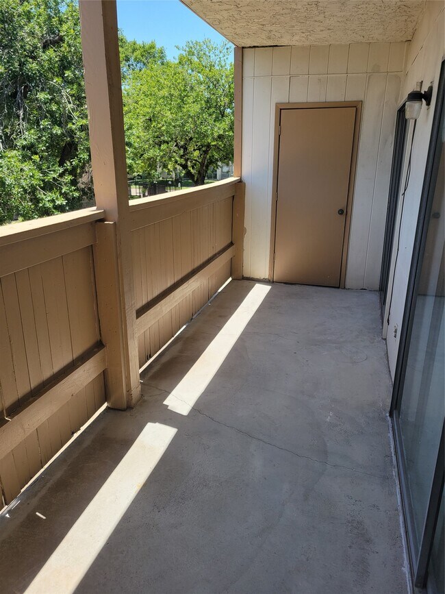 Building Photo - 8425 Hearth Dr