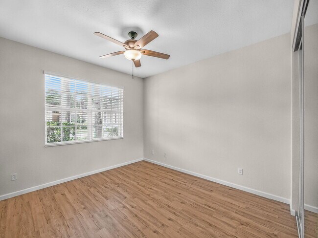 Building Photo - 1863 SW Jamesport Dr