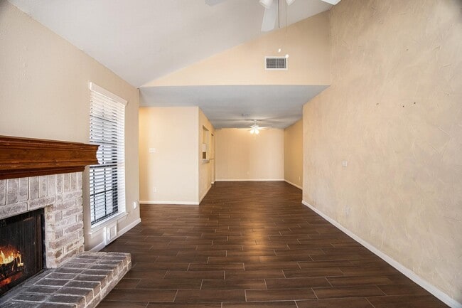 Building Photo - 18522 Glen Briar Ln