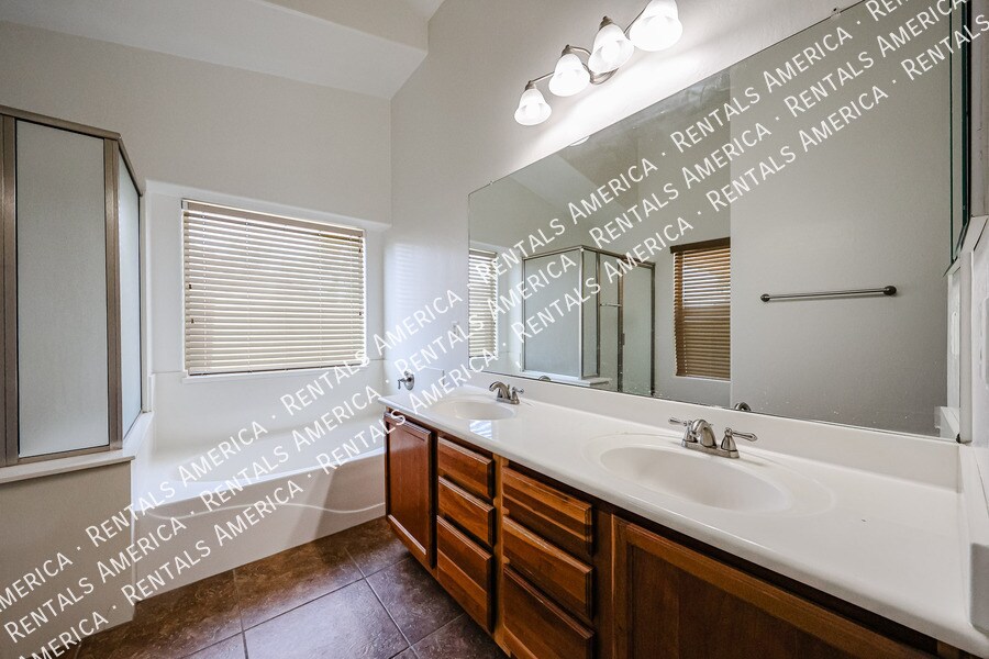 Building Photo - 41103 W Thornberry Ln