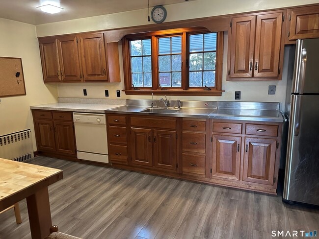 Building Photo - 989 N Farms Rd