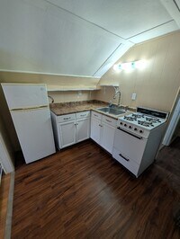 Building Photo - 256 Sargent Rd