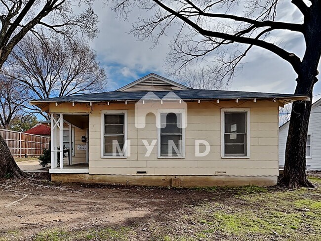 Building Photo - 211 Kerby St