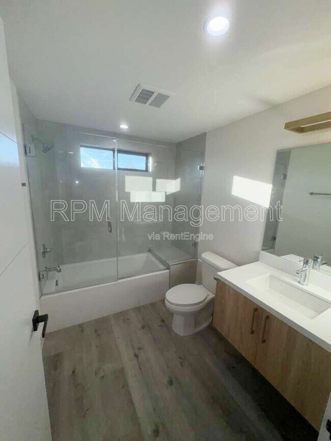 Building Photo - 5923 Laurel Canyon Blvd