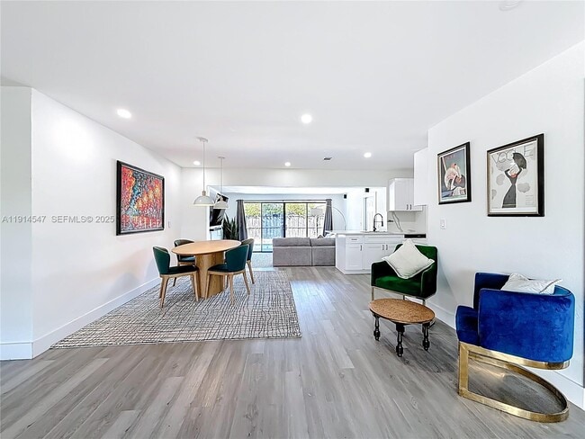 Building Photo - 600 N 66 Terrace