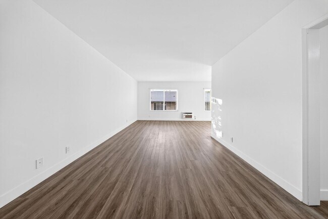 Interior Photo - 334 S. Hobart Blvd