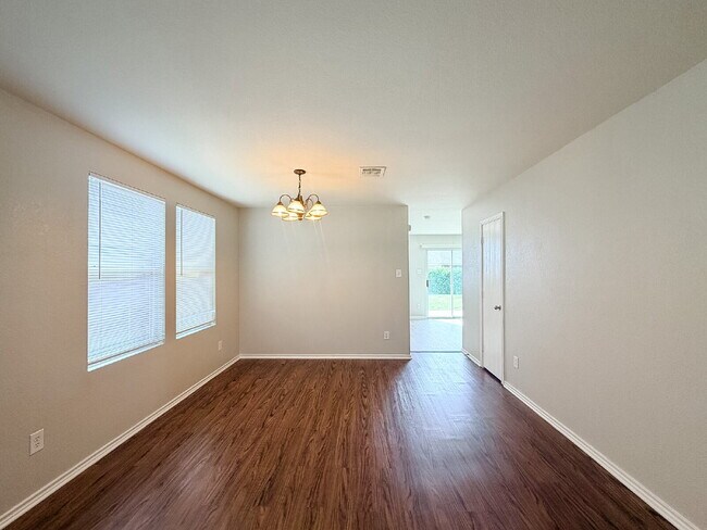 Building Photo - 2 Story - 4 Bed, 2.5 Bath Home in Crowley