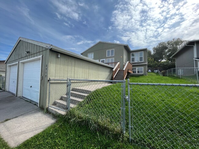 Building Photo - Foothills Duplex