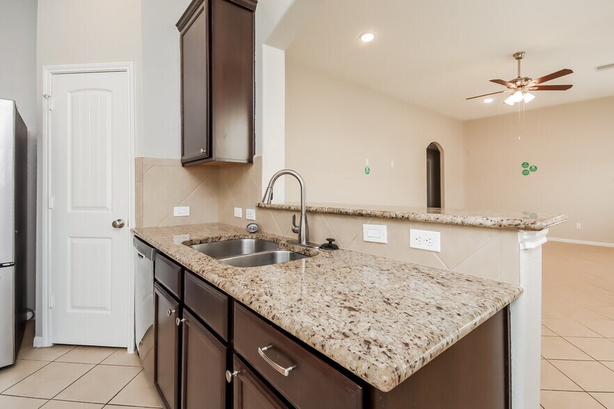 Building Photo - 5219 Gulf Stream Ln