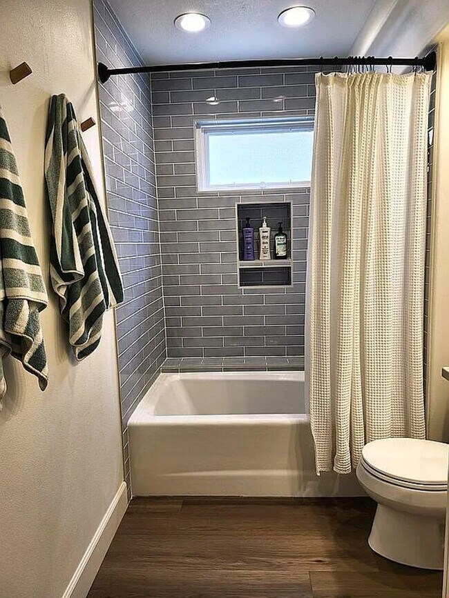 Building Photo - Charming Home Next To Sunbrook Golf Club!