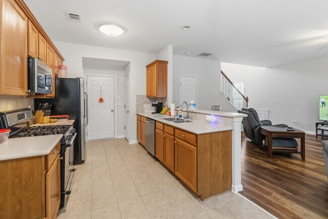 Building Photo - 105 Finchley Dr