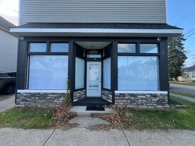 Building Photo - 402 Cascade St