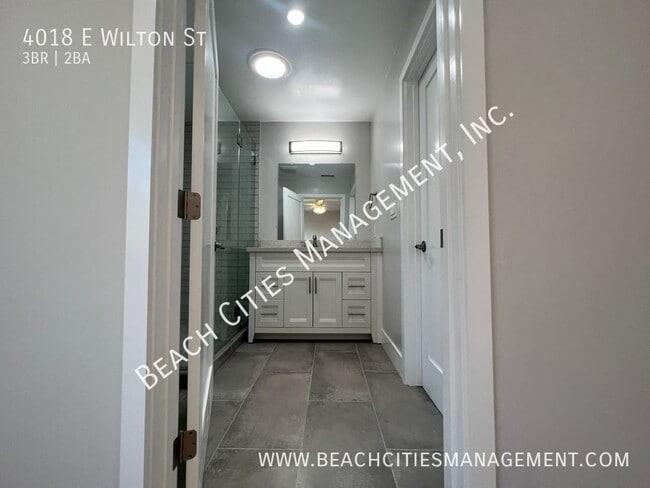 Building Photo - 4018 E Wilton St