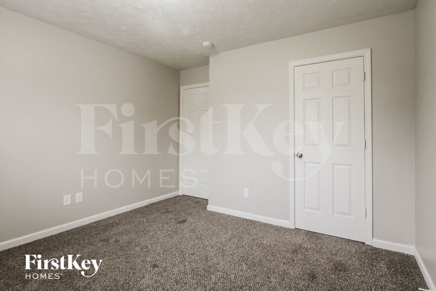 Building Photo - 4827 Lakestone Dr
