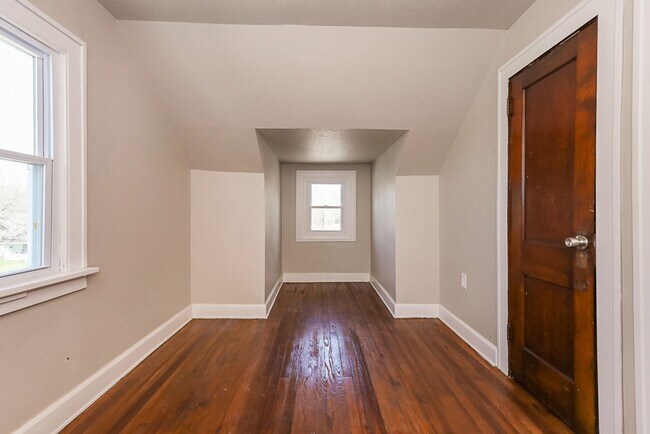 Building Photo - 2 Bedroom 1 bath Single Family Home