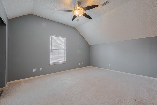 Building Photo - 9911 Villa Verde Dr