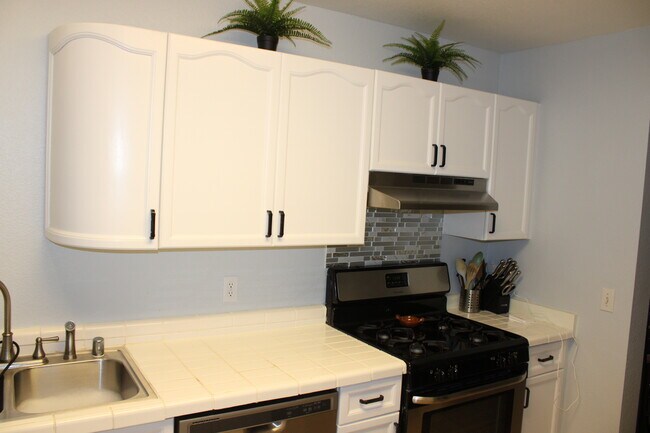 Building Photo - 7736 Allerton Ave