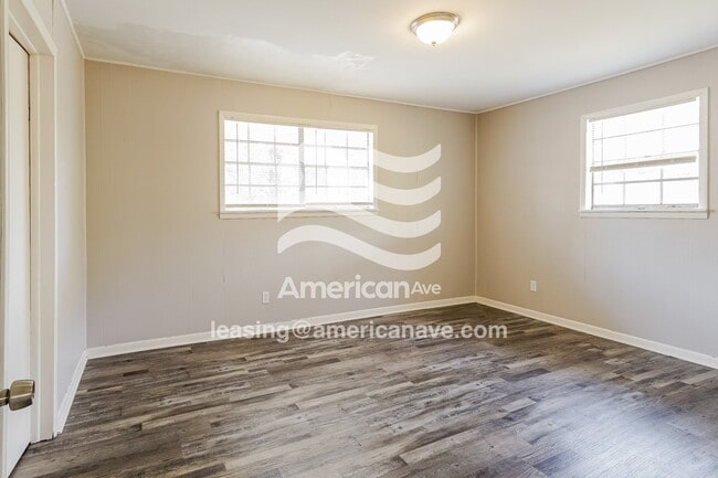 Building Photo - 608 Jerry Coleman St