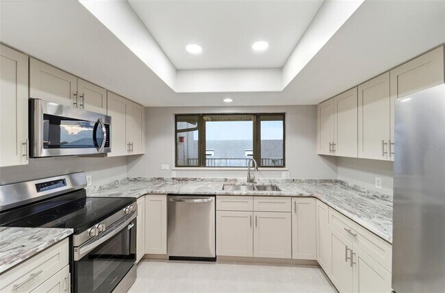 Building Photo - 845 Ladyfish Ave