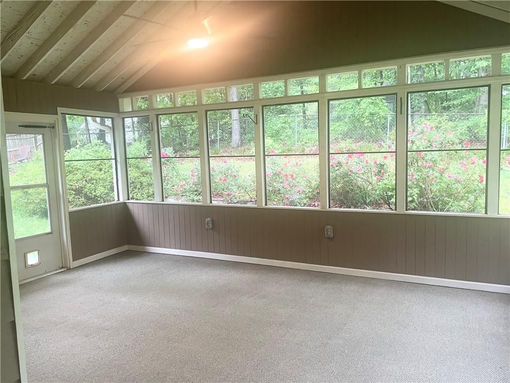 Building Photo - 210 Buck Run