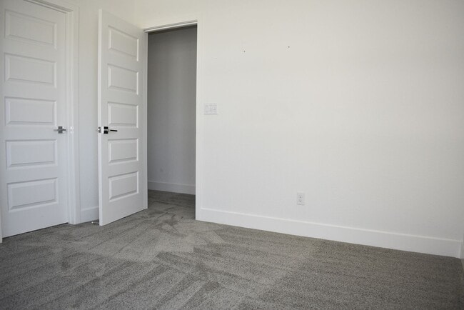 Building Photo - 6000 Danwood Dr