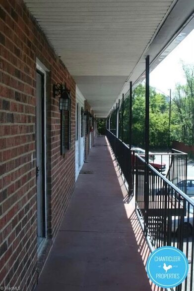 Building Photo - 115 Florence St