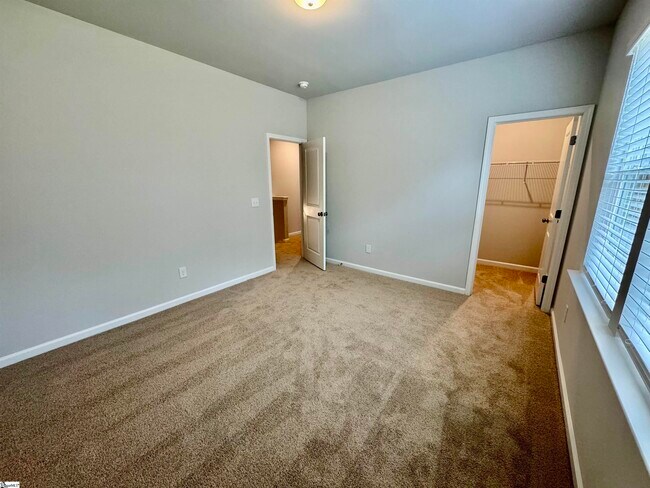Building Photo - 325 Gooding Trl