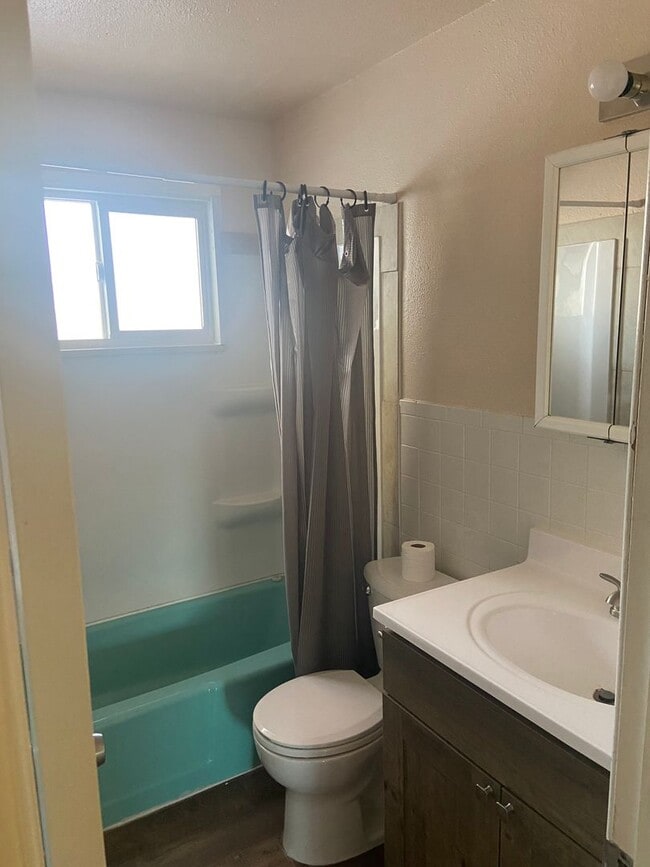 Building Photo - 1604 N Empire Ave