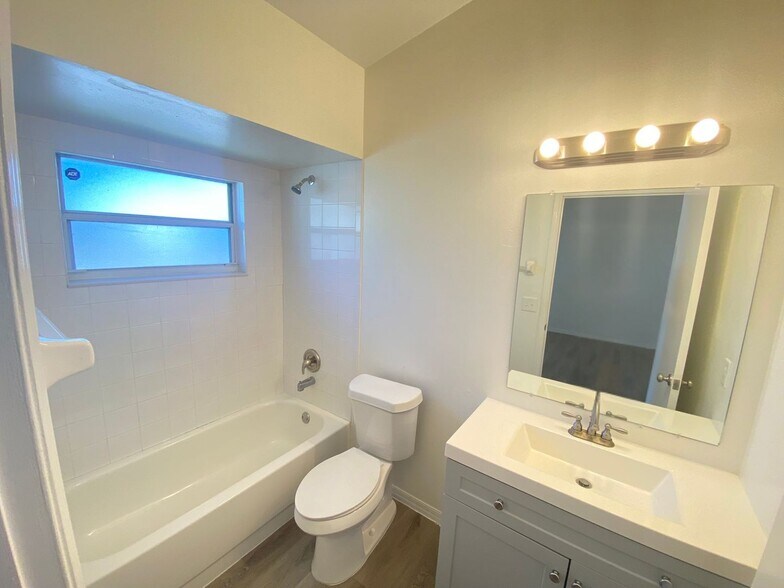 Building Photo - 3 Bedroom / 2 Bath Home in Winter Springs !