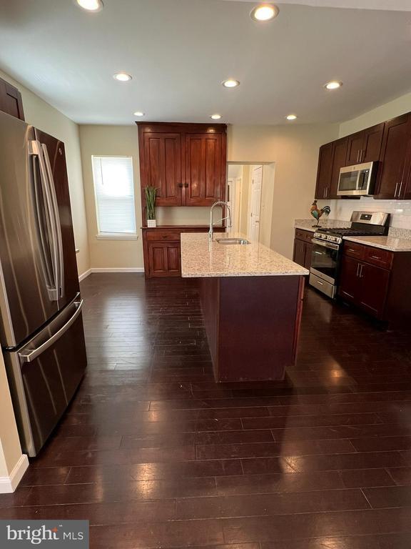 Building Photo - 42 Holland Ave